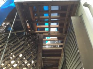 ベランダ内雨漏り補修工事施工中