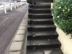 階段モルタル補修工事施工前