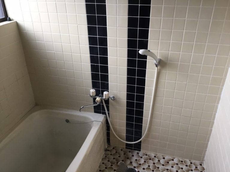 浴室水栓交換・タイル貼替施工前